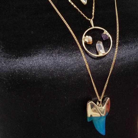 Blue agate carved shark tooth long necklace - Picture 3 of 4